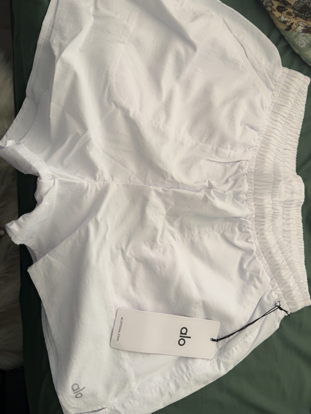NWT Alo Yoga Alumni Short White Size Medium - Picture 2 of 2